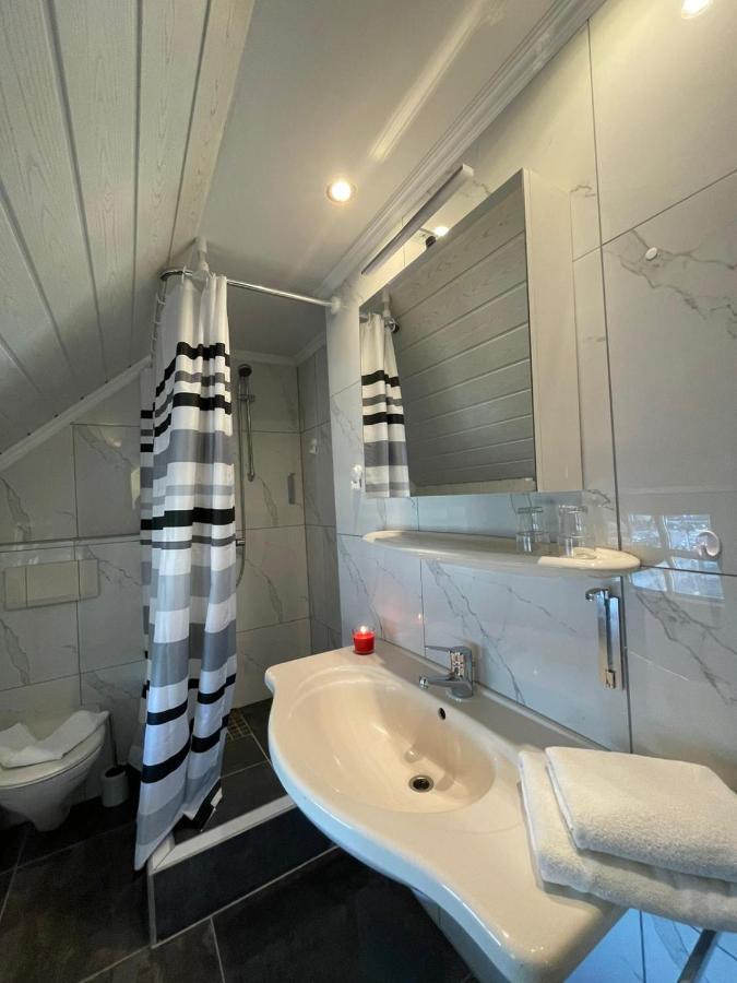 Hotel Ammerlaender Stuben Varel Bagian luar foto