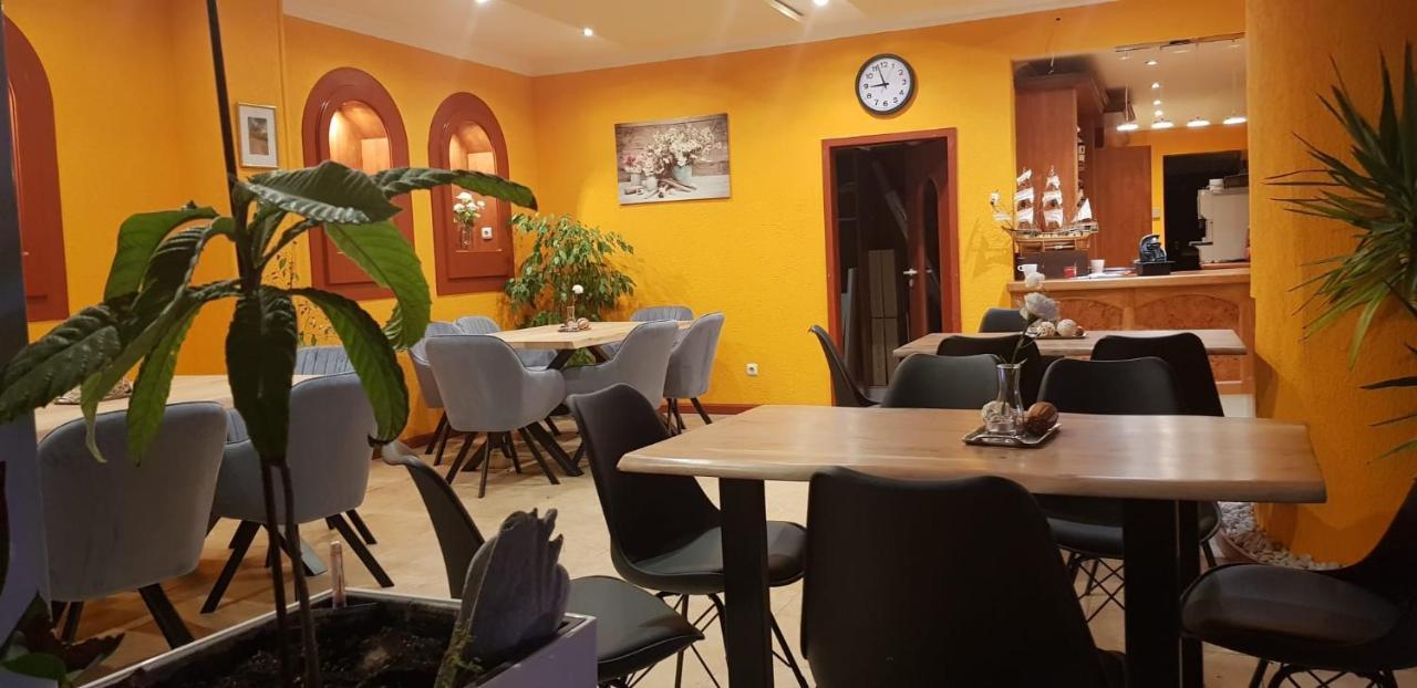 Hotel Ammerlaender Stuben Varel Bagian luar foto