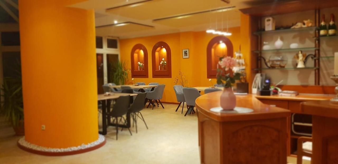 Hotel Ammerlaender Stuben Varel Bagian luar foto